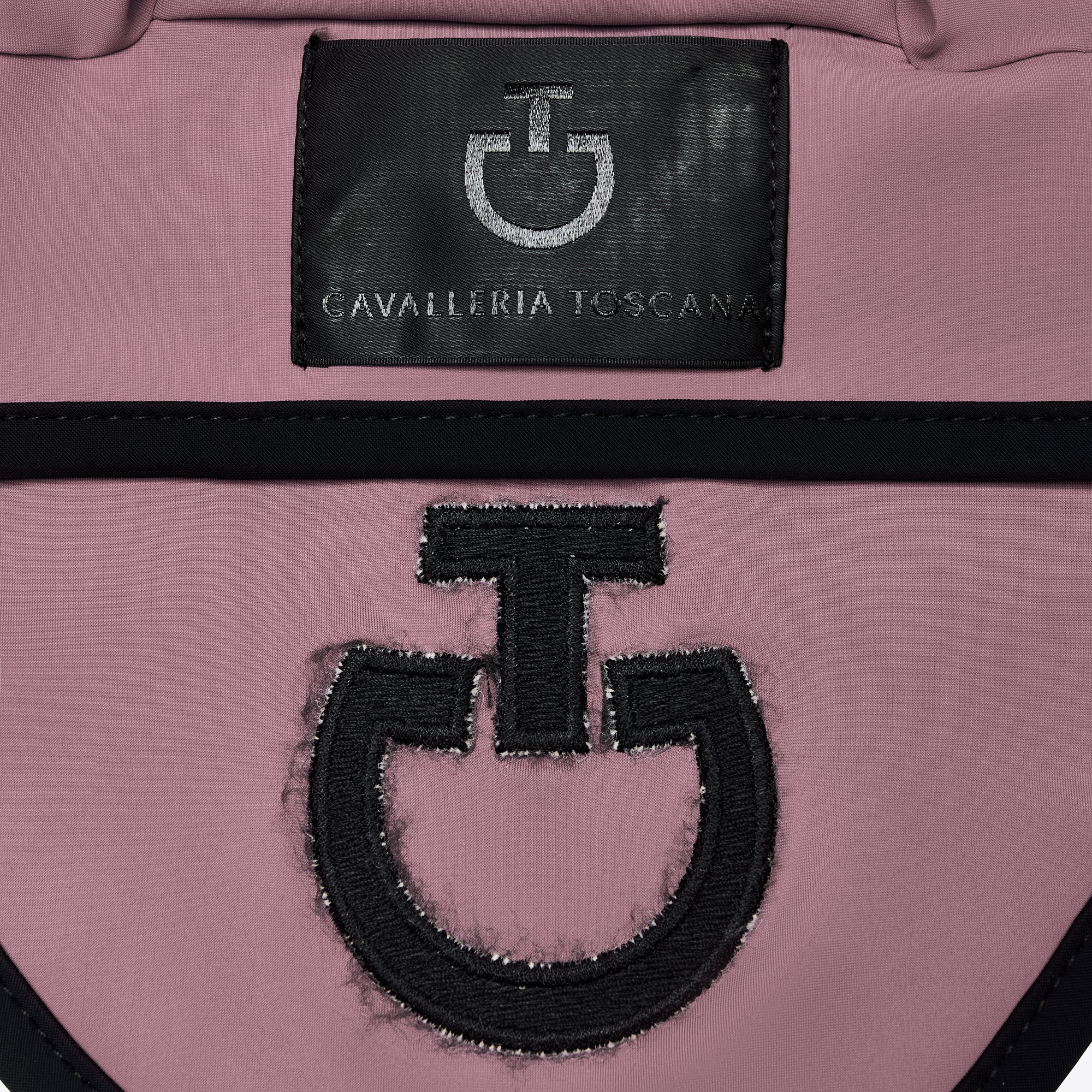Experience the perfect blend of style and comfort with the Cavalleria Toscana Lightweight Jersey Stripe Earnet. Crafted from breathable, lightweight jersey fabric, this ear net ensures your horse stays cool and focused during every ride. Its sleek striped design adds a touch of elegance while providing effective protection against insects and distractions. Elevate your equestrian look with this essential accessory that combines functionality with sophisticated style.
