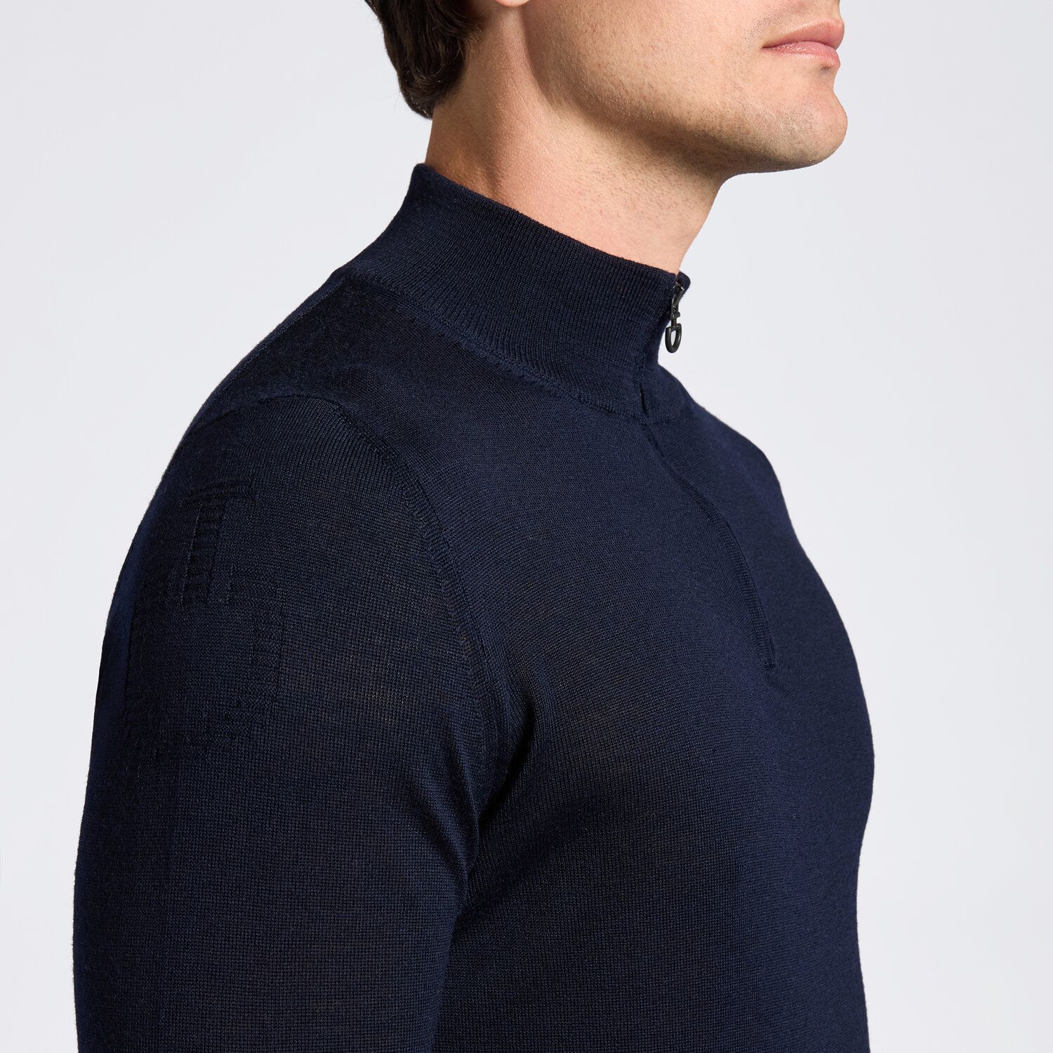 Experience luxury and style with the Cavalleria Toscana Merinos Half Zip Turleneck Sweater. Made with high-quality merino wool, this sweater offers unparalleled warmth and softness. The half zip and turtleneck design provide versatility, while maintaining a sleek and sophisticated look. Elevate your wardrobe with this must-have piece!
