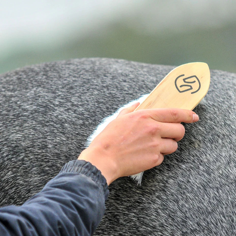 Trust Super horse grooming Soft Body Brush - Wood/White