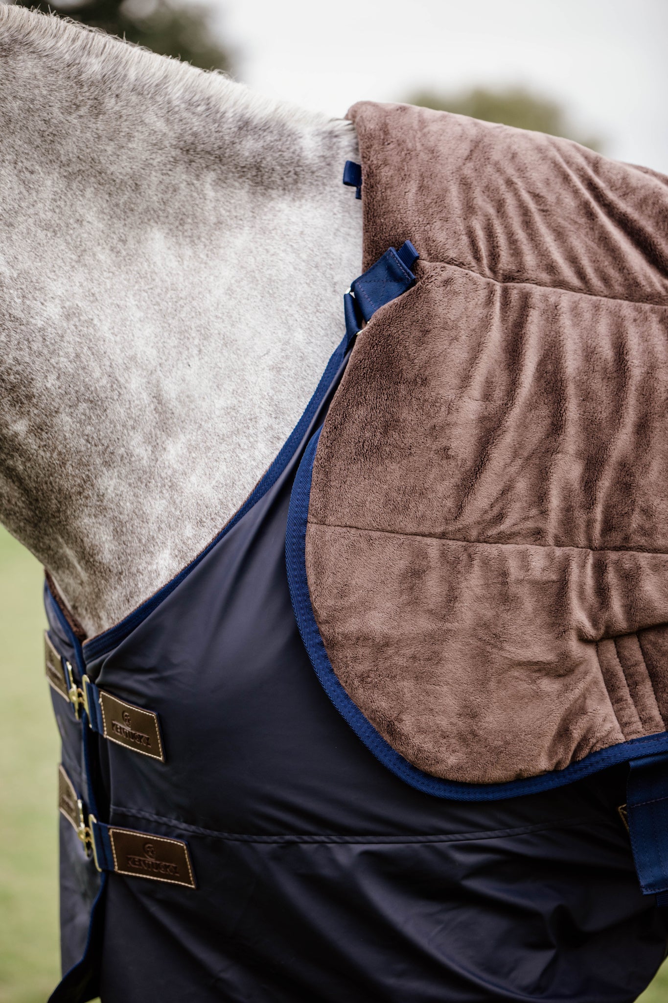 Kentucky Hurricane Turnout Rug All Weather The Kentucky Horsewear, the Turnout Rug Hurricane is a unique new product which features a unique water blocking outer layer for in the field or paddock. Super versatile and hard wearing, the rug will be a reliable product able to guarantee to keep you horse dry in wet weather, even in the heaviest of rain fall. For extreme use in colder climates, we would not advise this turnout rub to be used over a temperature of 10 degrees Celsius.