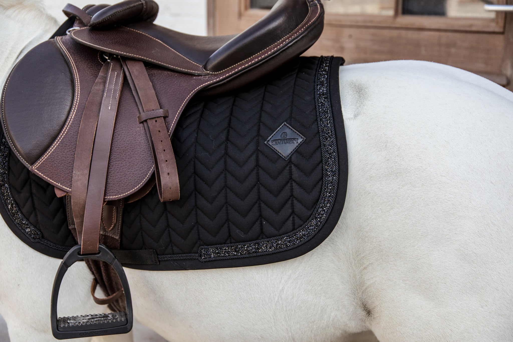 The stunning glitter and stone Kentucky pad in size pony, available in black or navy.
