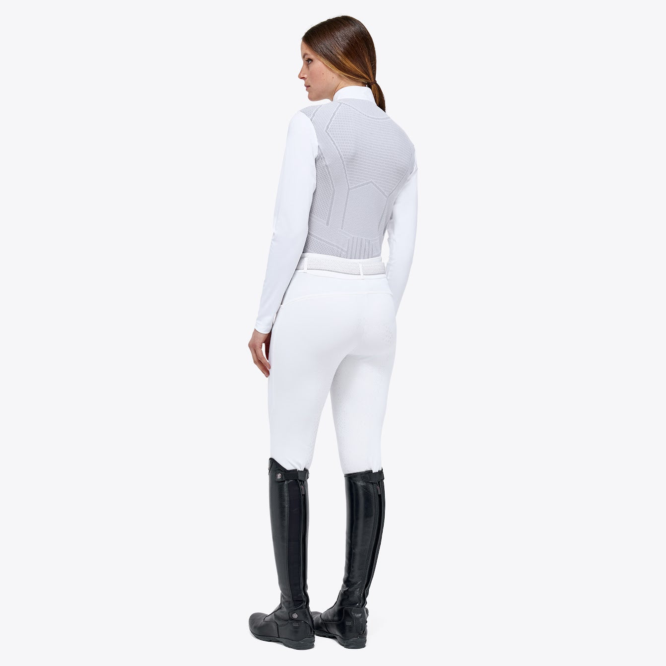 Cavalleria Toscana Revo Red Label Tech Knit Show Shirt has the iconic Revo jersey mesh back for maximum movement and comfort. Revo detailing in fed across the front with zip opening