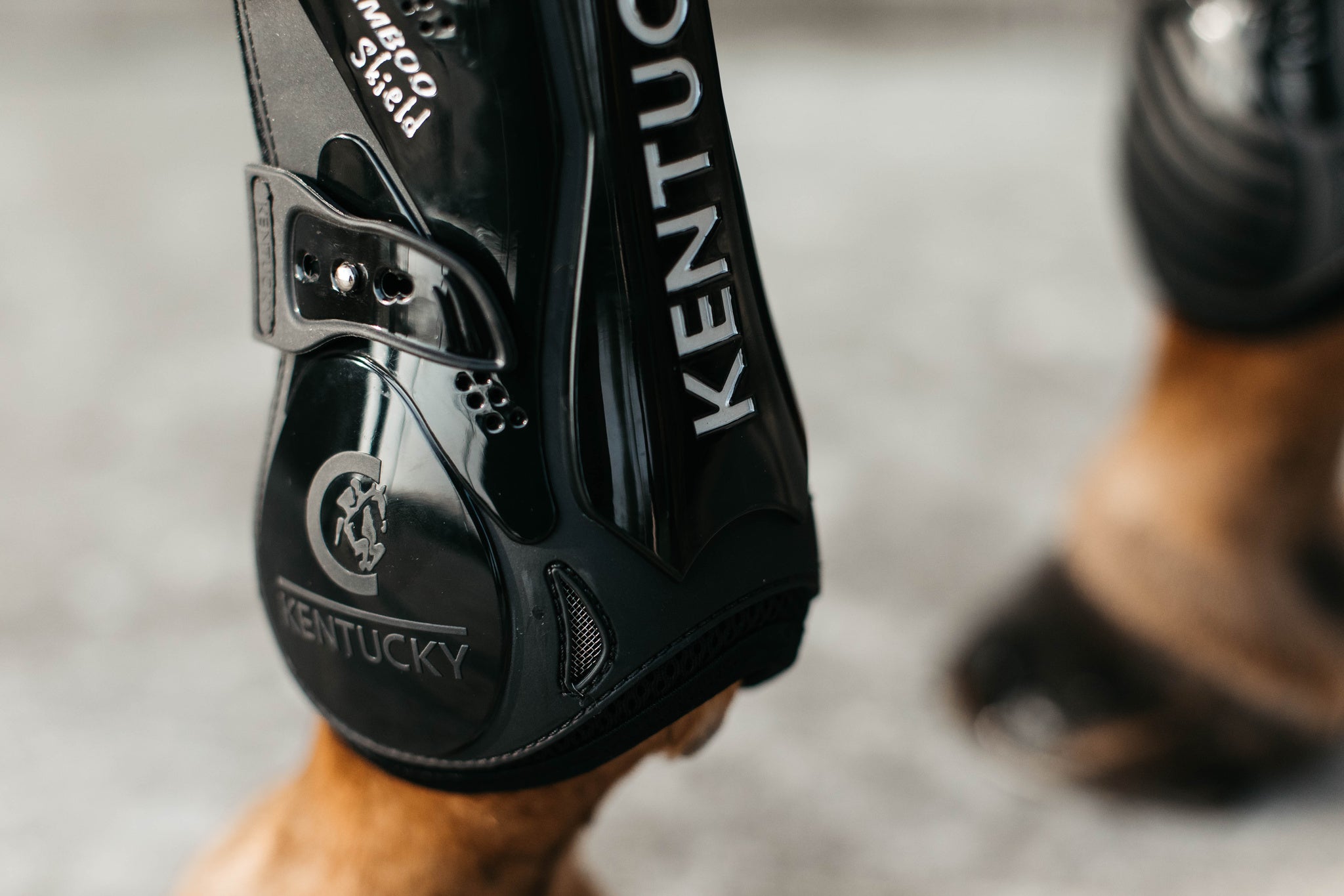 Kentucky Vegan Tendon Boots Bamboo Shield with Elastic fastenings are now available following years of research and development. The Kentucky Bamboo Sheild Supersedes the already very popular Kentucky Tendon Boot. Bamboo has the best tensile strength and also avoids penetration of sharp objects. Thanks to great results from testing, the bamboo shield is now used to protect the horse’s tendon area.