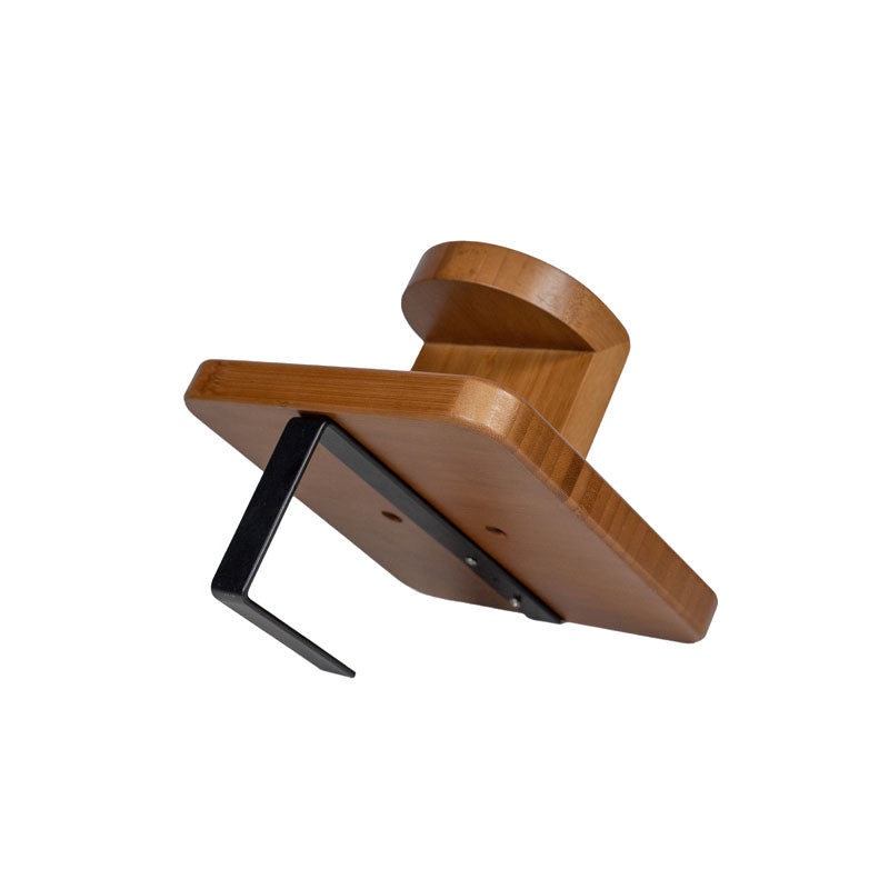 The Grooming Deluxe Single Bridle Rack is a great addition to the Kentucky grooming range. This handy bridle rack is the perfect option for any horse owner for outside your stable or in the tack room. The rack allows you hang one bridle and one set of reins neatly above the floor for cleaning.