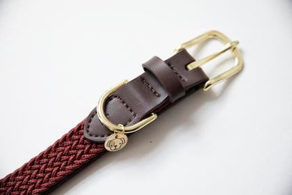 The Kentucky Plaited Nylon Dog Collar is made of artificial leather on the back and the buckle / end (100% animal and vegan friendly) and has a nylon braided design on the face. The dog collar features a gold buckle and ring to attach to the matching Kentucky Plaited Nylon Dog Lead. The small hanger with Kentucky Dog Paw logo can be engraved with your dog&