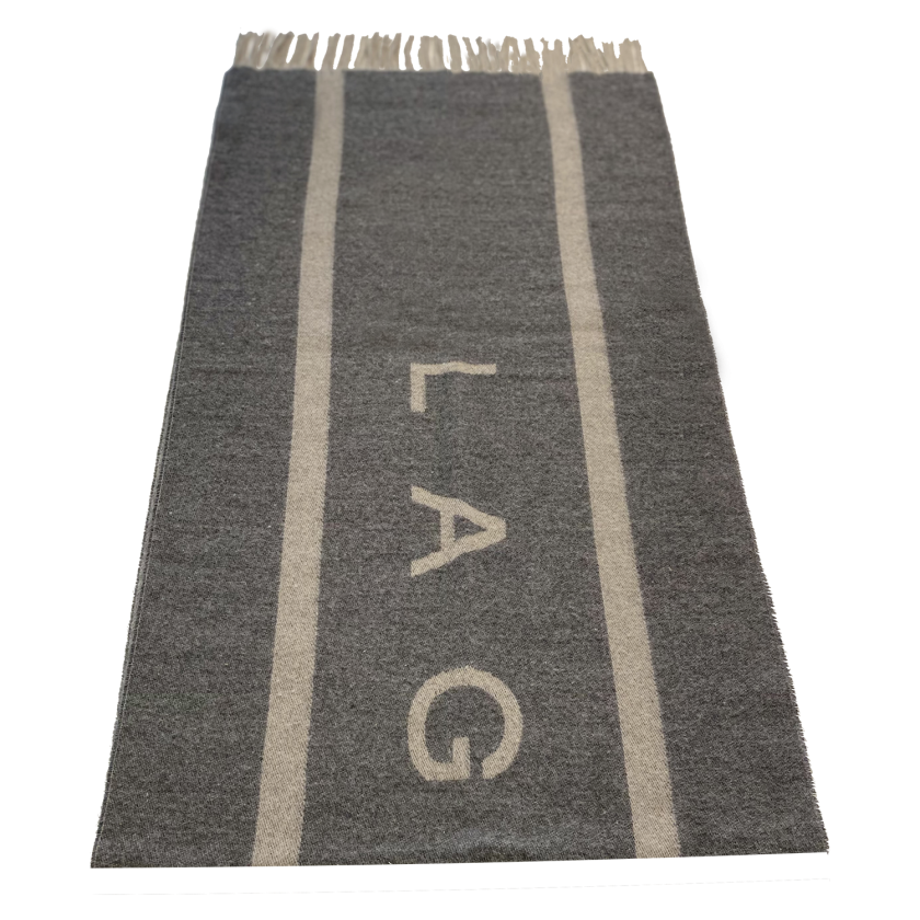Laguso Signiture grey scarf is the perfect accompaniment this season. The scarf is oversized and has a reversable design to give you maximum style options. Machine washable at 30’c
