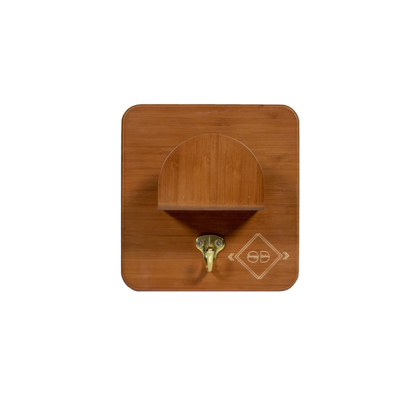 The Grooming Deluxe Single Bridle Rack is a great addition to the Kentucky grooming range. This handy bridle rack is the perfect option for any horse owner for outside your stable or in the tack room. The rack allows you hang one bridle and one set of reins neatly above the floor for cleaning.