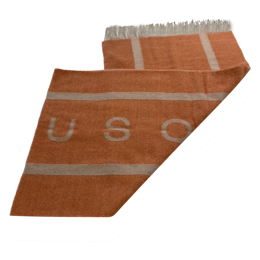 Laguso Signature orange scarf is the perfect accompaniment this season. The scarf is oversized and has a reversable design to give you maximum style options. Machine washable at 30’c