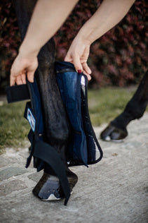 The Cryo ice boots are the ideal cooling boots that can be used after exercise or competition to cool down the legs of your horse. The boots are anatomically shaped and have a removable Cryo gel pack.