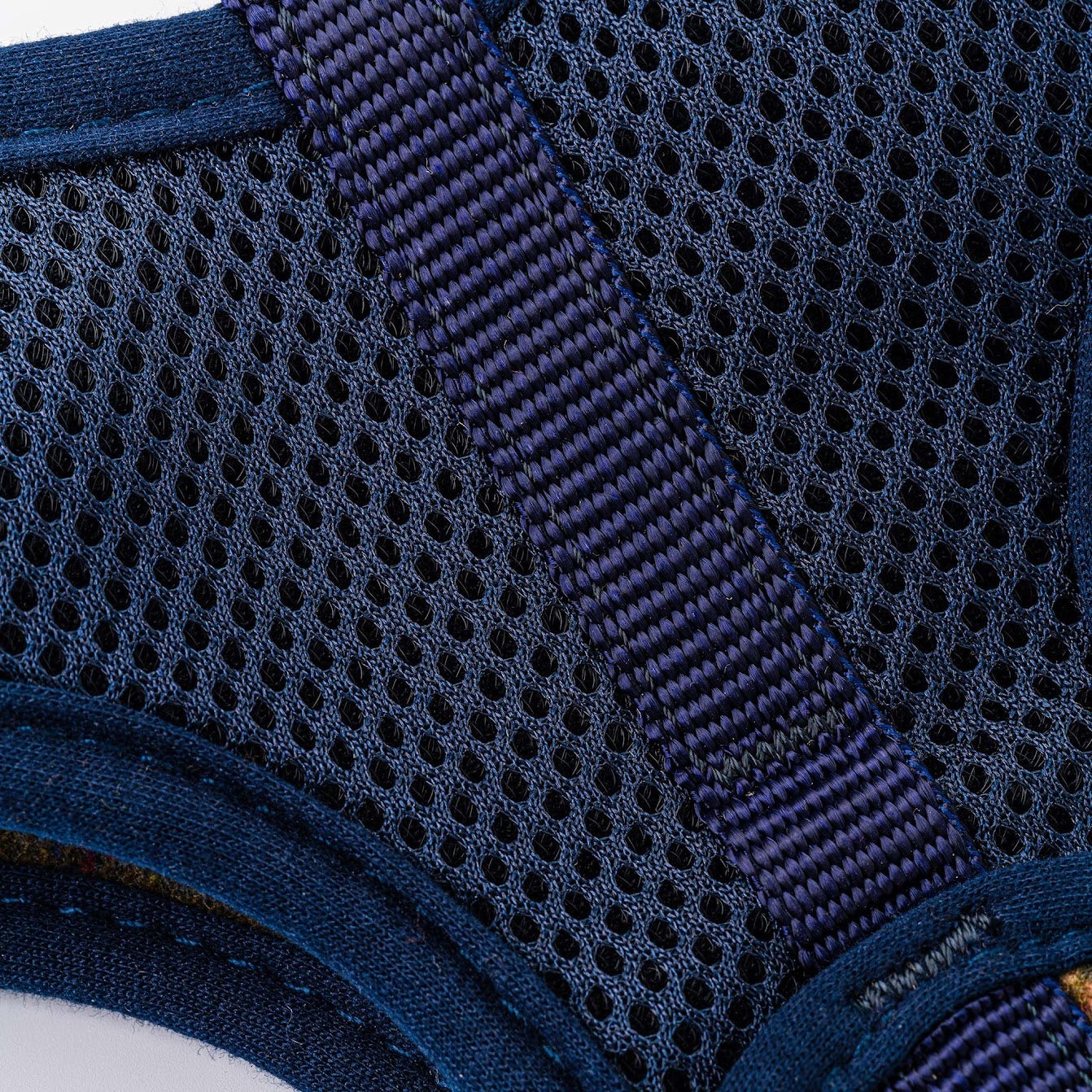 Hugo and Hudson Dark Green Tweed Harness The green dog harnesses are designed to help prevent your dog from pulling, whilst reducing pressure on their neck. The harness is designed so your dog will look and feel great, with four different sizes, that are adjustable , are available to get the perfect fit.