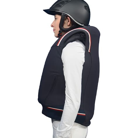 The Zip In 2 by Helite is the new 2 in 1 vest which offers the rider a great freedom of movement and protection with the quickest inflation time on the market. n the event of a fall the airbag inflates in less than 0,1 seconds and offers an optimal protection from head to tailbone before impact. Due to the central zip, the airbag can be worn alone, however it is recommended to wear the Zip’In 2 airbag with an approved outer.