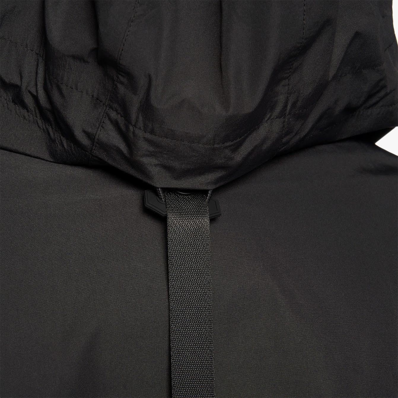 The Cavalleria Toscana Revo 3 way Waterproof Jacket with detachable puffer is the only coat you need this season. Perfect for our ever changing weather. The outer is fully waterproof and the inner puffer coat seamlessly zips inside, giving you three jackets in one. This versatile CT Revolution jacket has stylish gold accents that compliment the CT Revolution collection. It’s technical features are designed for the rider with side sips ensuring maximum comfort and movement.