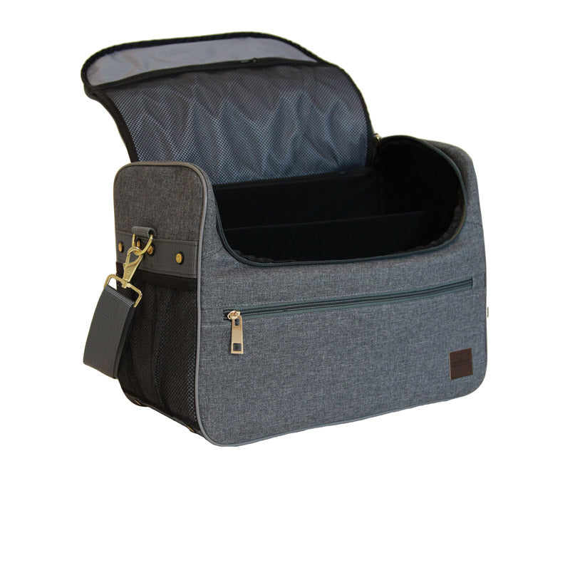 The Kentucky horse wear grooming bag is perfect way to store all your grooming essentials. The adjustable inserts allow you to organize the bag however you want. Because of its large size, even spray bottles fit into this bag.