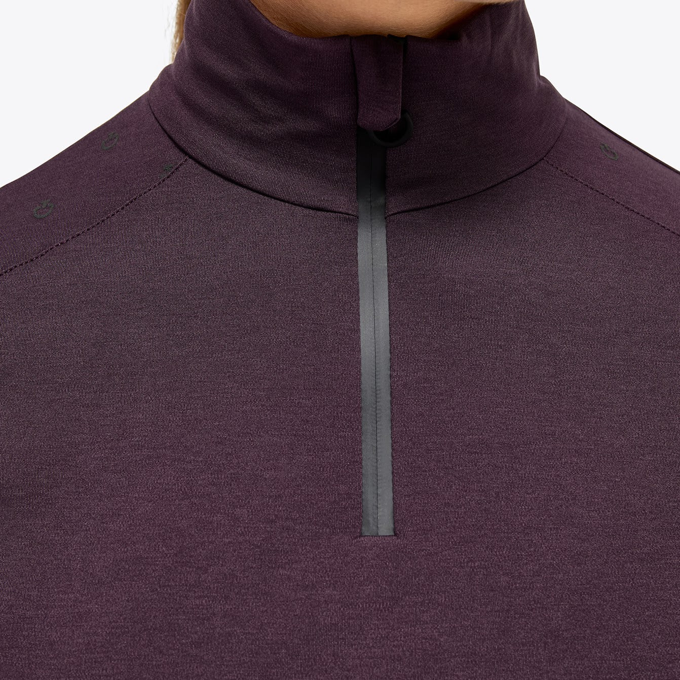 The Cavalleria Toscana plum Mini Flock Print Tech Wool Training Top is perfect for the season. The training top has a mini CT flock logo print on the shoulders and sleeves giving this top a modern look. Made from super soft bib stretch jersey it’s a must have this year! matching items available.