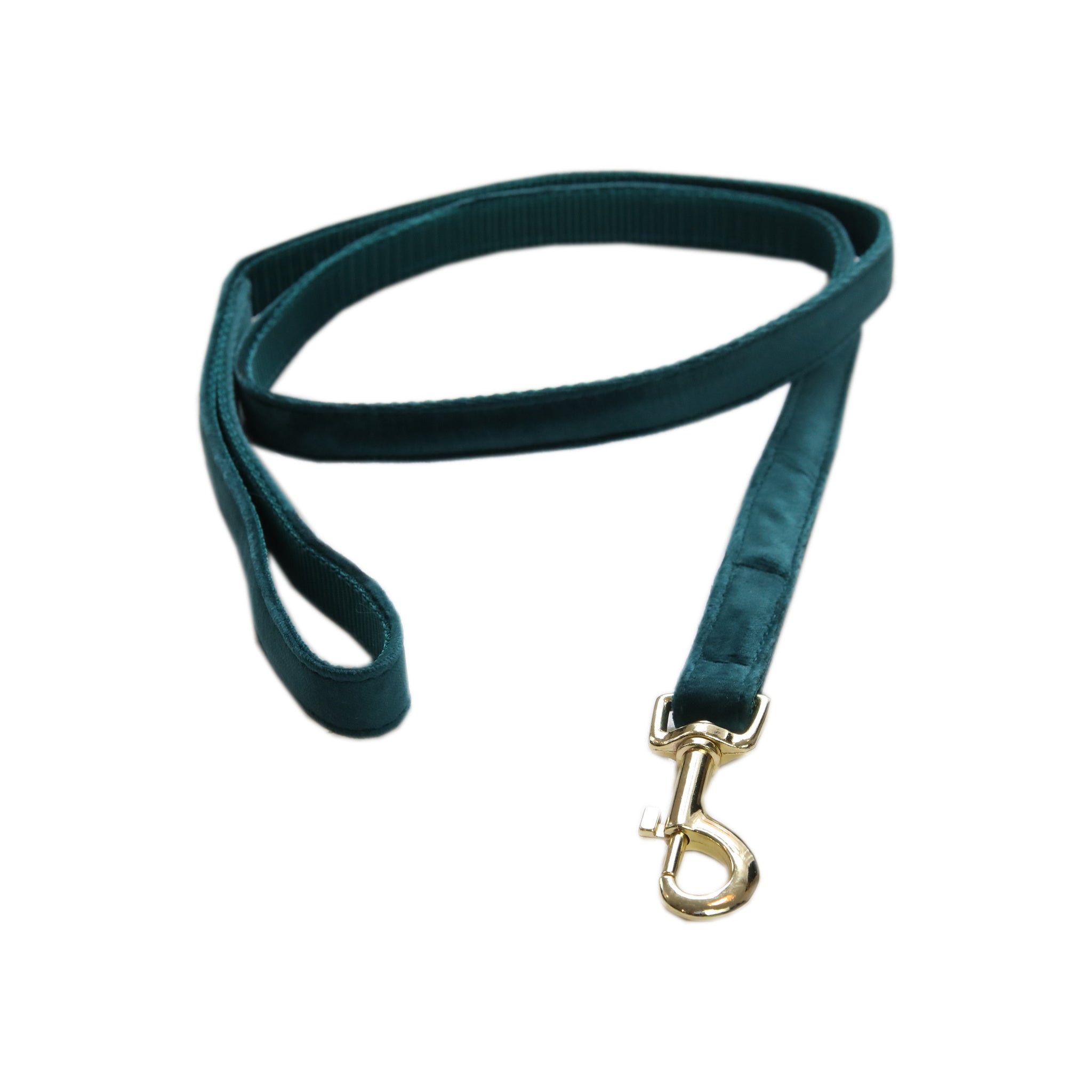 The Kentucky Velvet dog lead is made from a luxury soft yet durable velvet. The lead is lined with nylon for added strength. Self handle and gold clip for attachment to collar.