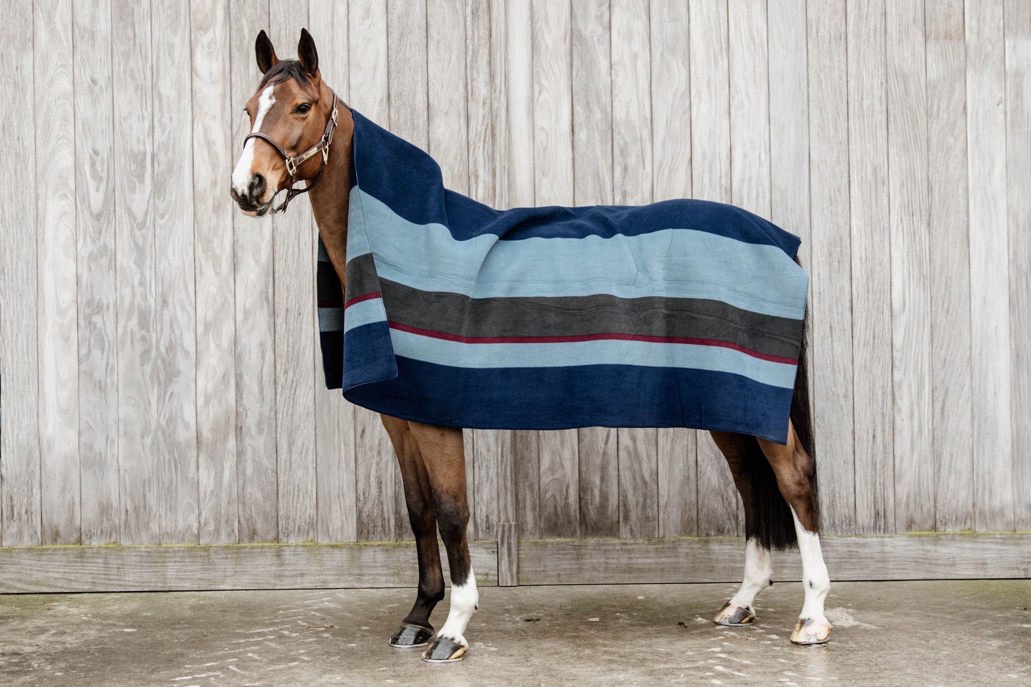 This Kentucky heavy fleece square rug is a great under layer, ring side or on the yard during the colder months.