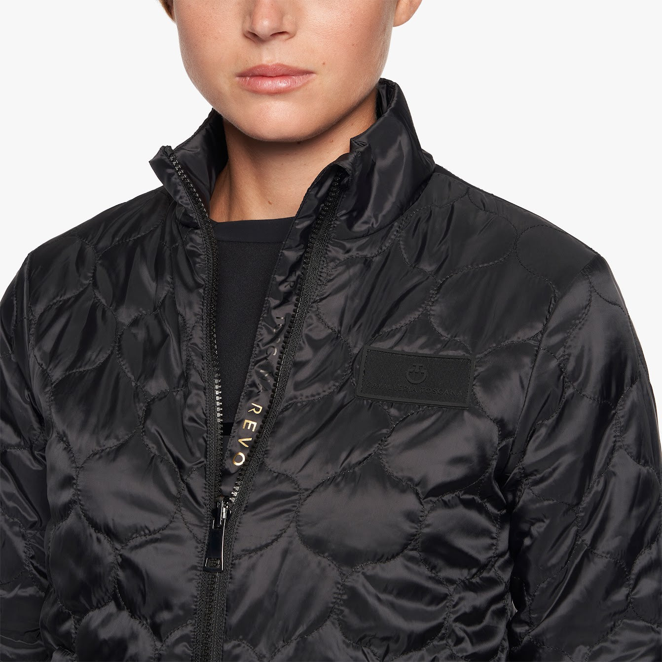 The Cavalleria Toscana Revo 3 way Waterproof Jacket with detachable puffer is the only coat you need this season. Perfect for our ever changing weather. The outer is fully waterproof and the inner puffer coat seamlessly zips inside, giving you three jackets in one. This versatile CT Revolution jacket has stylish gold accents that compliment the CT Revolution collection. It’s technical features are designed for the rider with side sips ensuring maximum comfort and movement.
