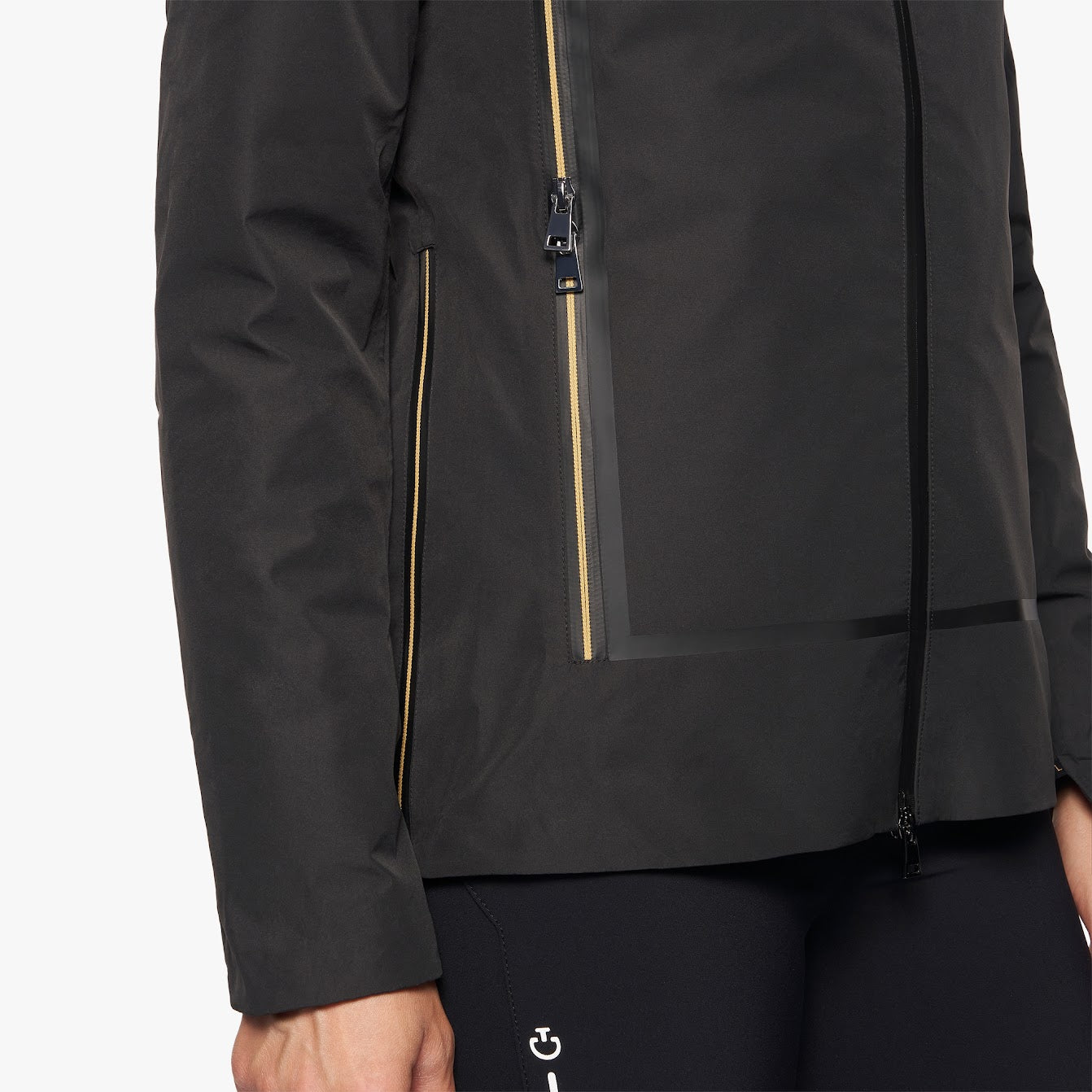 The Cavalleria Toscana Revo 3 way Waterproof Jacket with detachable puffer is the only coat you need this season. Perfect for our ever changing weather. The outer is fully waterproof and the inner puffer coat seamlessly zips inside, giving you three jackets in one. This versatile CT Revolution jacket has stylish gold accents that compliment the CT Revolution collection. It’s technical features are designed for the rider with side sips ensuring maximum comfort and movement.