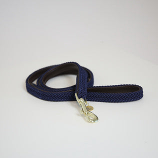 The Kentucky Plaited Nylon Dog lead is made of artificial leather on the back and the buckle / end (100% animal and vegan friendly) and has a nylon braided design on the face.
