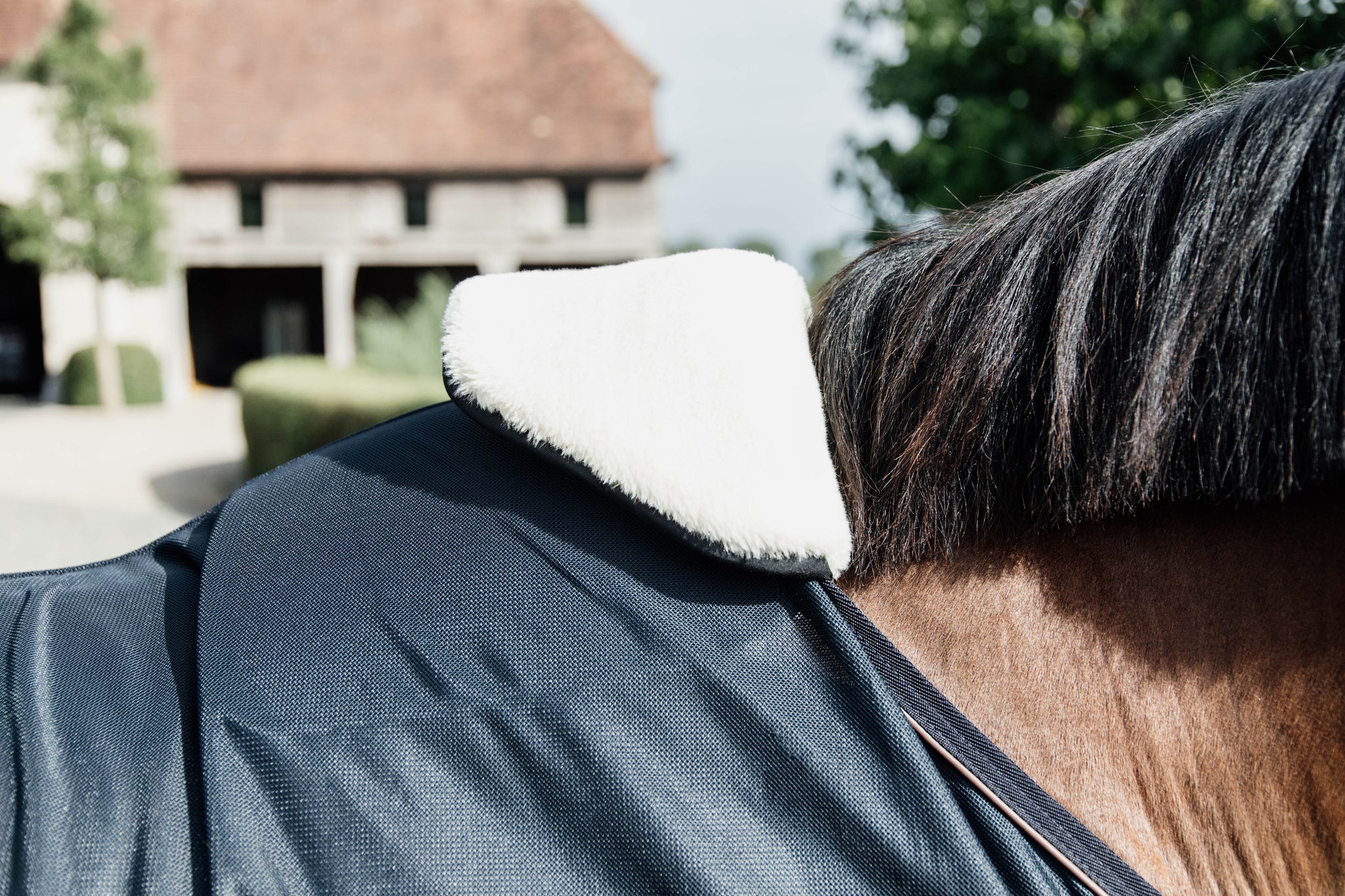 The Horse Bib Sheepskin Wither Protection is great at protecting your horse from rubs caused by the horse rugs. Cleverly made in one piece. It folds in half on the top of the horse rug and as a result protects your horse. The sheepskin side is placed against the horse’s wither, which offers maximum comfort.