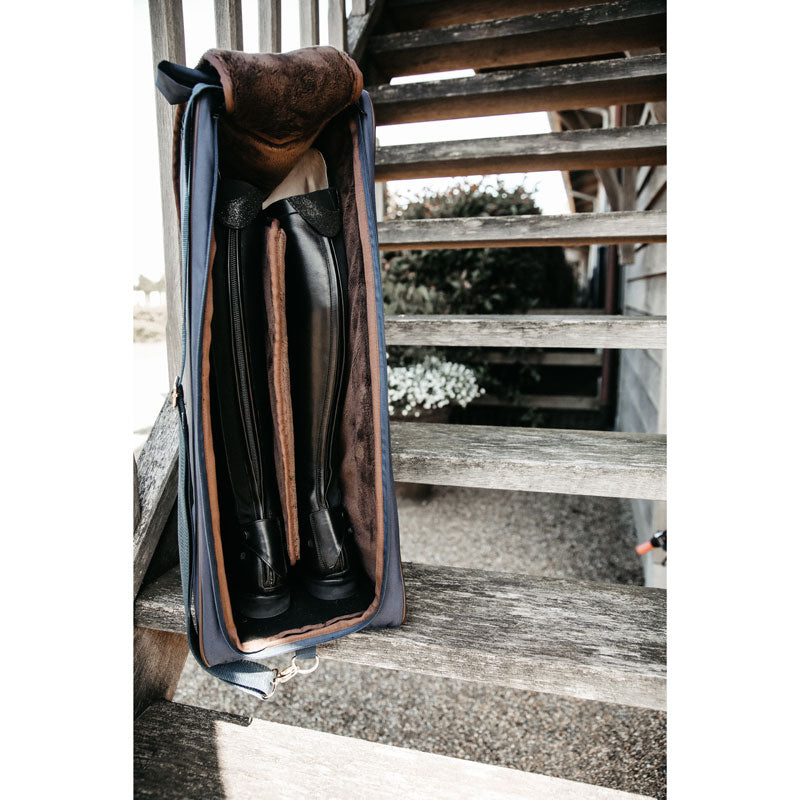 The Kentucky Horsewear Boot Bag offers protection to your riding boots during transportation, at shows and also at home. The Bag is lined with luxurious artificial faux fur on the inside to avoid scratches on the soft leather of your riding boots. The tag features a Kentucky name tag on the front can be turned over and personalized. The bag had two handles on the top and a nylon carry to strap that can be adjusted to make it easy to carry.