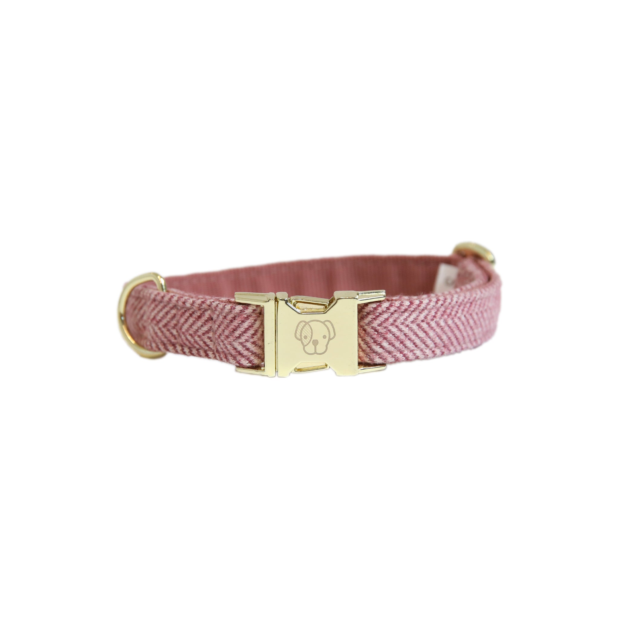 This Kentucky Dog Collar Wool will give your dog a sophisticated look in any circumstances! The diagonal stipe fabric on the outside gives it a wool like aspect, without using any animal ingredient. On the inside, the collar is reinforced with nylon to assure comfort and extra strength.