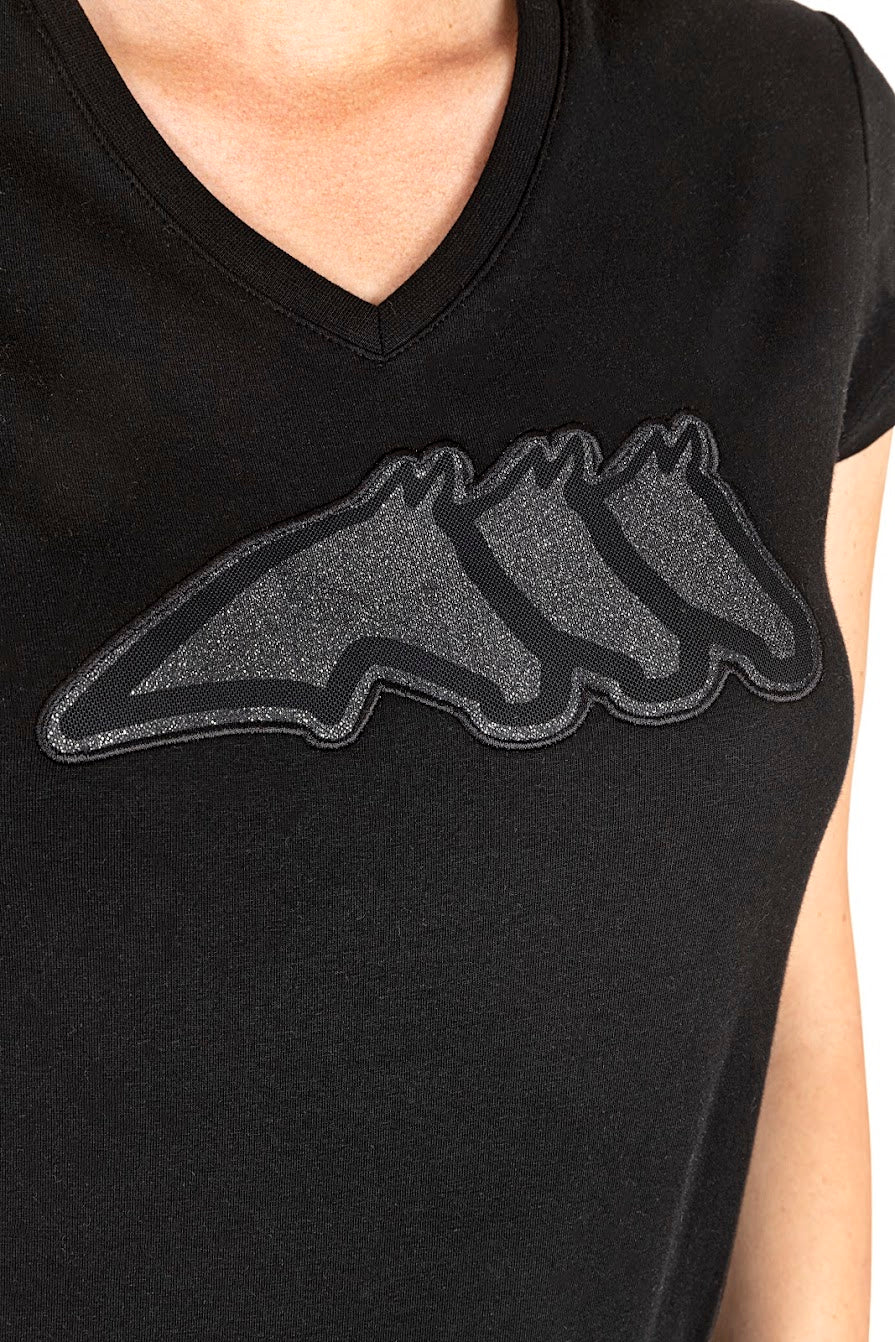 The Equiline glitter print three horse logo T shirt is perfect for the yard or at shows. Slim fitting with a v neck and is made from luxury cotton elastase stretch jersey. Machine washable