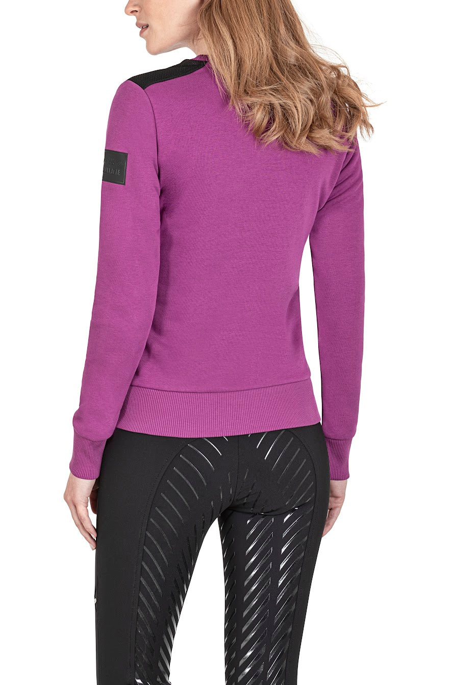 The Equiline Contemporary studio sweatshirt is a great way to finish off any outfit at the yard or at shows. Made from jersey it’s extremely comfortable. The Stdio design in on the front and sleeve. Mesh inserts to give that contemporary modern look. Coordinating items available