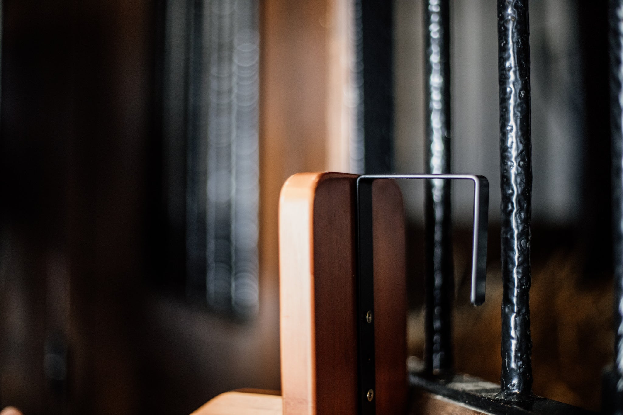 Kentucky saddle rack with two saddle pegs. Made with strong bamboo and finished with a small gold Kentucky logo. This is the perfect piece for any tack room.