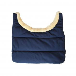 The Kentucky bib has been designed to protect your your horse from those annoying rubs caused by rugs. The Kentucky winter bib is the ideal pad to protect your horse’s chest and is lined with luxurious Faux sheepskin.