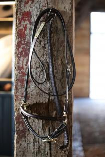 The Kentucky leather covered chain lead in brown. This lead has the control and strength of the stallion chain lead but is cased in artificial leather for a softer feel.
