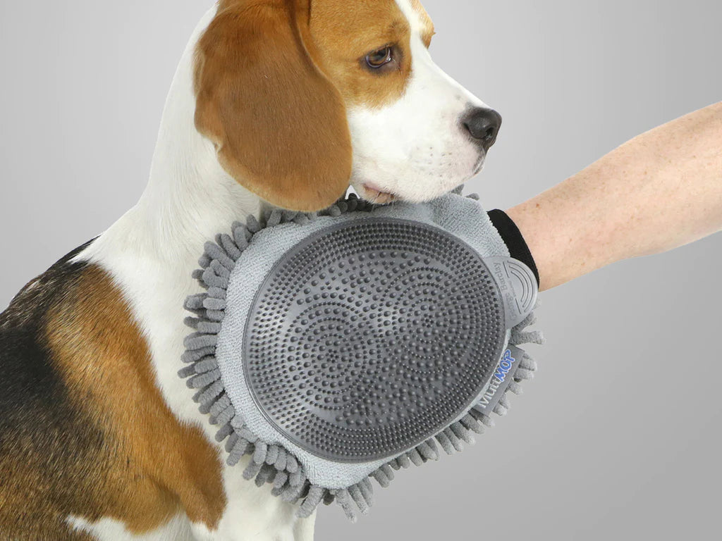 The George Barclay, MuttMOP® Deluxe Grooming Mitt, is a 2 in 1 grooming accessory. The mitt’s gentle rubber brush quickly detangles short or long hair, and removes loose hair from your dog’s coat.