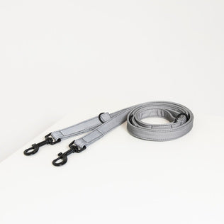 Keep your dog seen at night with the Kentucky reflective dog lead. Ensure your dog maximum visibility and safety with this Dog Lead Reflective! Strong and comfortable for your dog, this dog lead is 100% reflective while being classy and discrete. The Dog Lead Reflective features a ring to attach our matching Dog Collar Reflective.