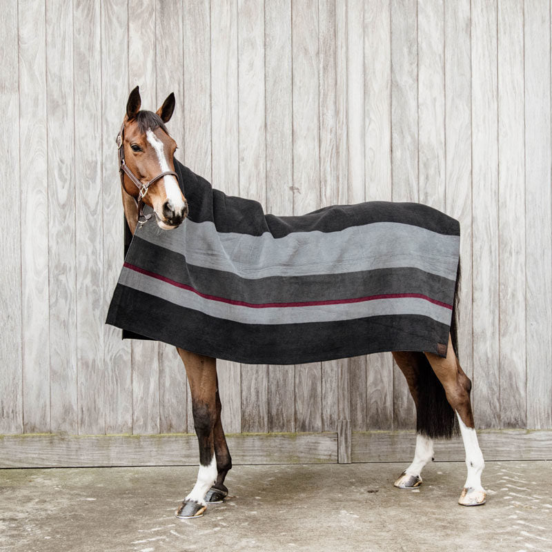 This Kentucky heavy fleece square rug is a great under layer, ring side or on the yard during the colder months.