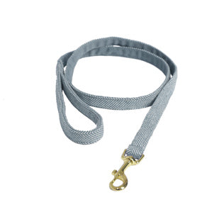 This Kentucky wool lead is super practical and classy. The Dog Lead Wool is the perfect match to the Dog Collar Wool. It is also made out of a very soft wool like fabric on the outside and reinforced with nylon for extra strength. We added a handy loop and practical clip for your comfort. You can wash it in the washing machine at 30° while using a washing bag and do not tumble dry 120cm long