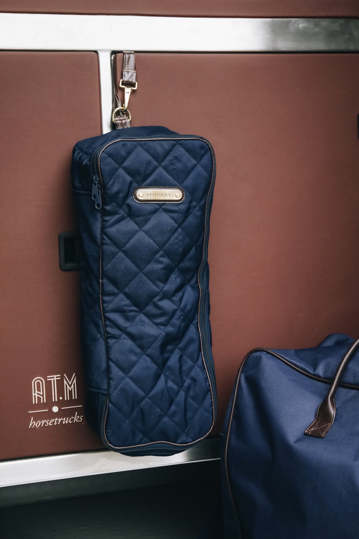 The Kentucky Horsewear Bridle Bag offers protection to your bridles during transportation, at shows or at home. The Bridle Bag has artificial rabbit skin on the inside to avoid scratches on the leather. It features a hook on the inside to easily attach your bridle. The name tag on the front can be turned over to be personalized.