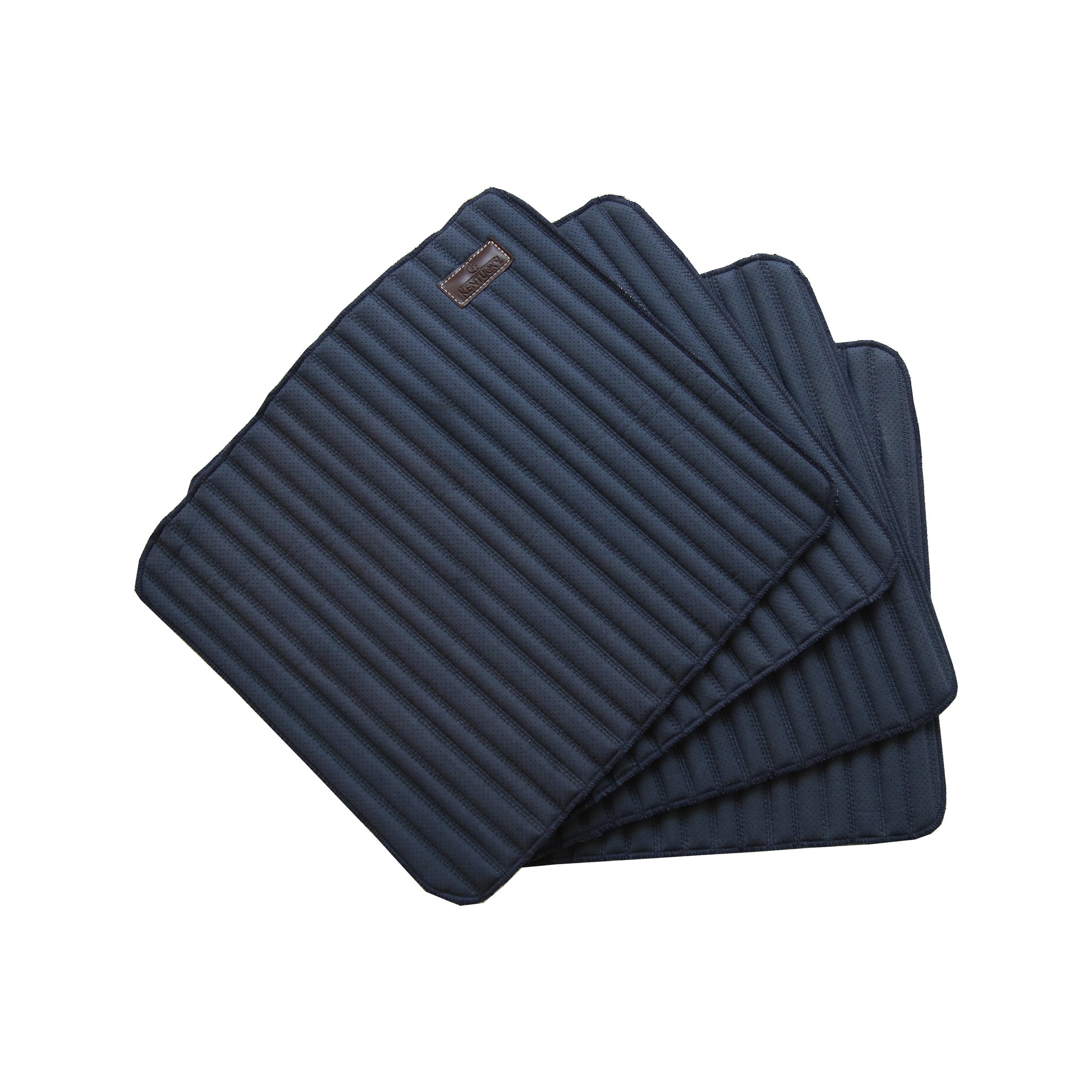 The Kentucky Working Bandage Pads Absorb keep the legs dry and absorbs sweat as well as impacts. Thanks to the breathable fabric, these pads offer better air circulation to prevent over-heating. They don’t slip down and have great cushioning against the skin. They can be used with stable bandages but also as a medical dressing. Sold in a set of four and easy care, they are specially made to sustain the washing machine at 30° (no dryer) 45 x 40 cm Navy