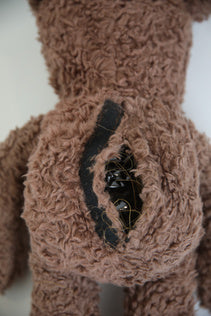 This Relax Horse Toy Bear will become your horse’s best friend in no time! Made out of a soft natural cotton, it is perfectly safe to put into your horse’s stall if he tends to get bored. The inside is filled with a plastic bottle that you can easily replace thanks to the Velcro closure.