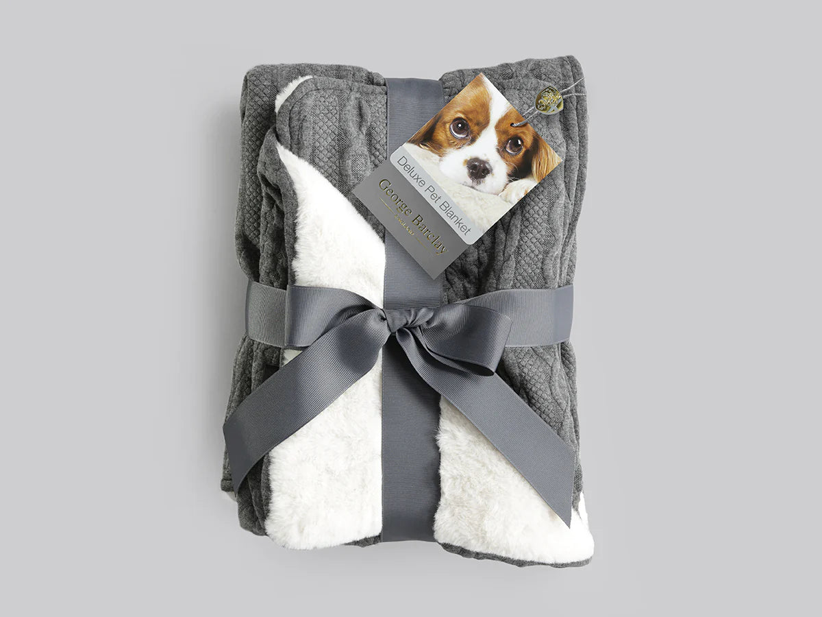 The George Barclay Aran Knit Deluxe Pet Blanket has an inviting, homely appeal, the ideal place for your faithful companion to snuggle. The blankets signature ‘Aran knit’ styling, contrasts beautifully with the opulent faux fur lining, which must be touched to be believed!