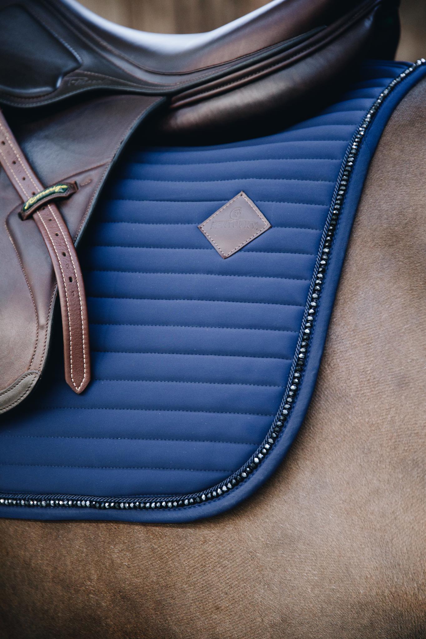 The Kentucky pearls dressage pads exude luxury. The self coloured pearls add a sophisticated sparkle. matching fly vale available.