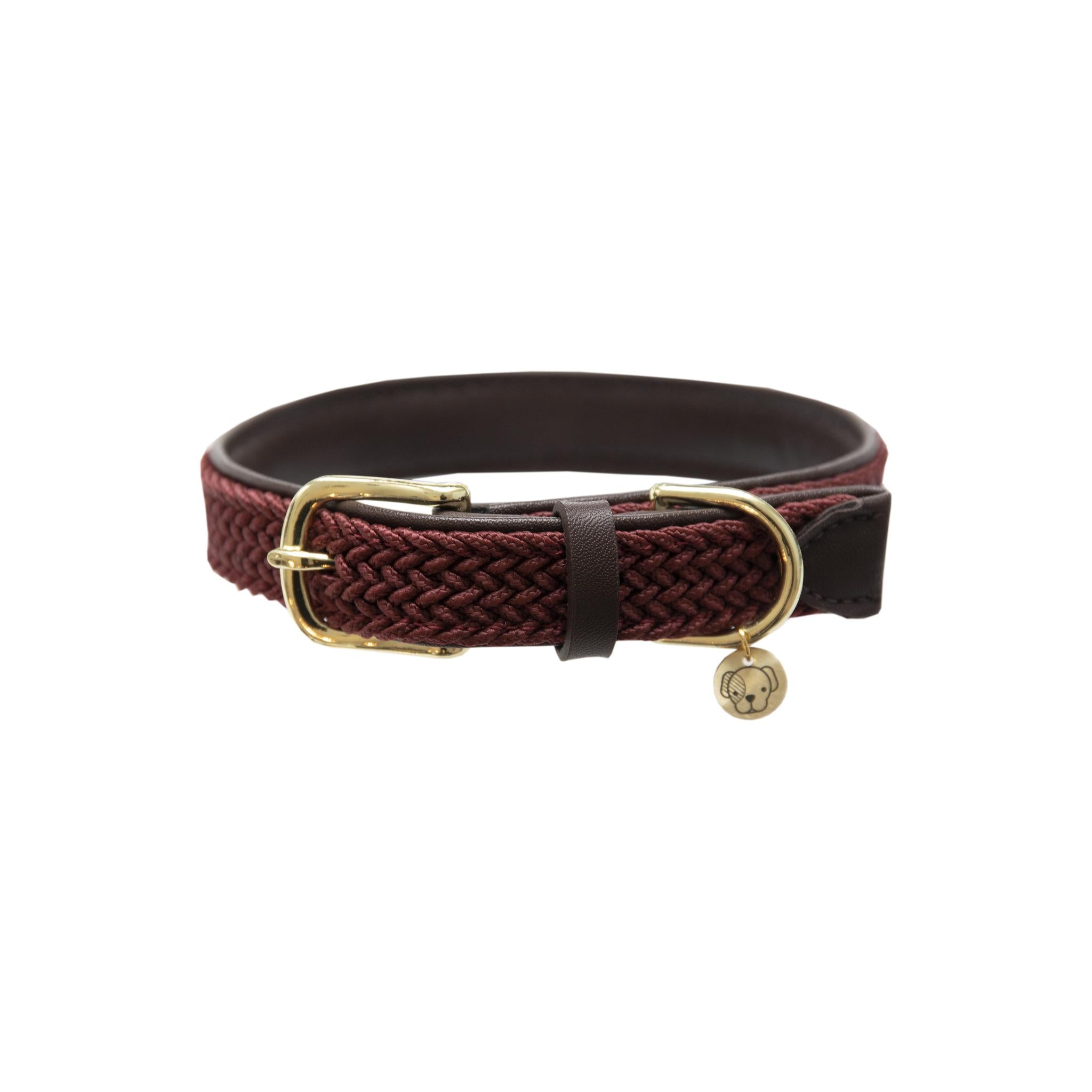 The Kentucky Plaited Nylon Dog Collar is made of artificial leather on the back and the buckle / end (100% animal and vegan friendly) and has a nylon braided design on the face. The dog collar features a gold buckle and ring to attach to the matching Kentucky Plaited Nylon Dog Lead. The small hanger with Kentucky Dog Paw logo can be engraved with your dog&