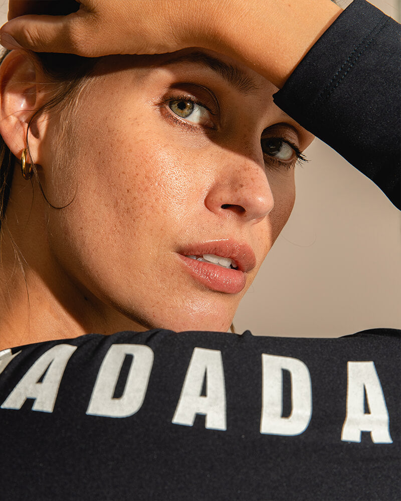 We love the Dada Izzy technical T shirt. Perfect for training, the yard or at shows. The T shirt has long sleeves with the Dada logo printed down the arm of the sleeves. It has Raglan armholes for maximum comfort. The fabric is made from a technical bi stretch jersey so is Breathable with anti-UV protection, chlorine and sun oils resistants.