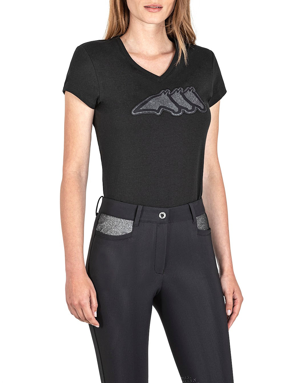 The Equiline glitter print three horse logo T shirt is perfect for the yard or at shows. Slim fitting with a v neck and is made from luxury cotton elastase stretch jersey. Machine washable