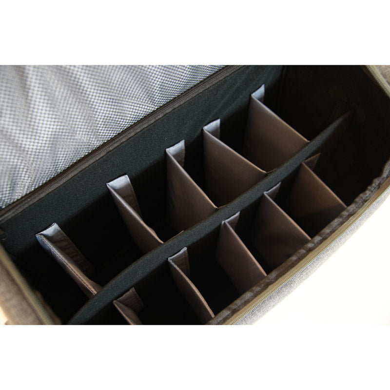 The Kentucky horse wear grooming bag is perfect way to store all your grooming essentials. The adjustable inserts allow you to organize the bag however you want. Because of its large size, even spray bottles fit into this bag.