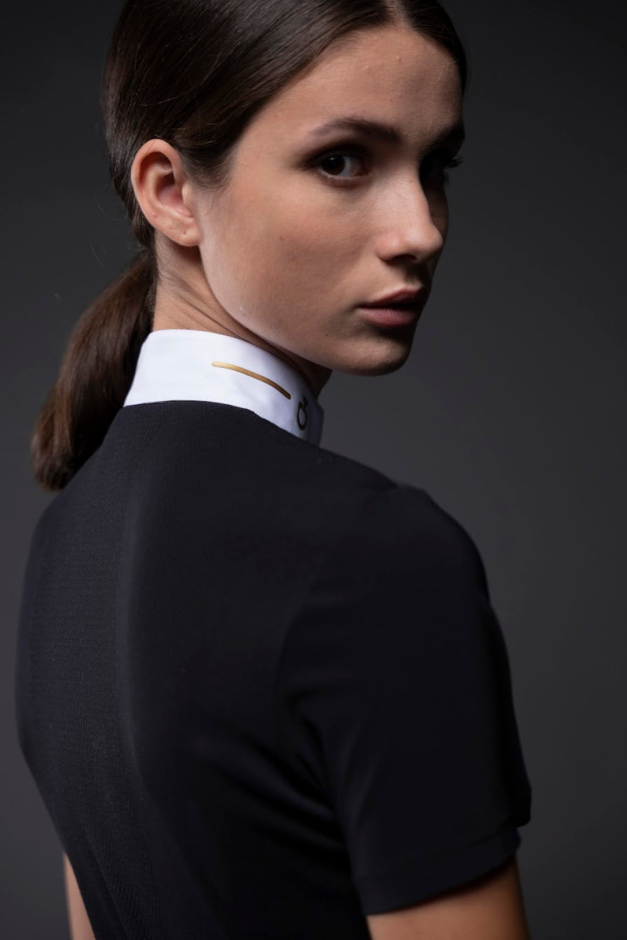 The Cavalleria Toscana Revo Pleated Cotton Tech Knit Show Shirt is a stunning part of the new seasons Revolution range. The iconic Revolution logo in metailc gold is subtle yet distinctive. Features a cotton white bib with the Revolution back for maximum comfort and performance. Also in long sleeve and matching items available Machine washable
