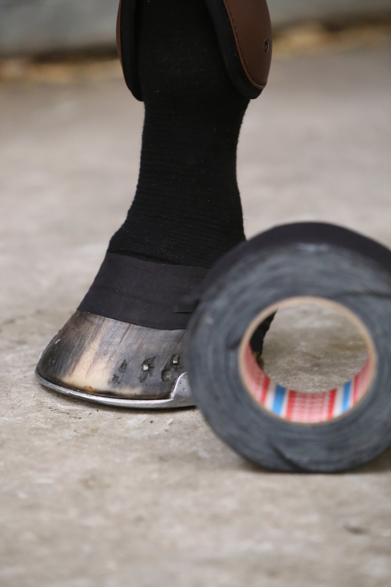 Tesla tape is the perfect hoof tape. It is often used alongside over reach bands or boots. Its Powerful tape keeps boots secure and provides added protection. It can also be used in the case on injuries.
