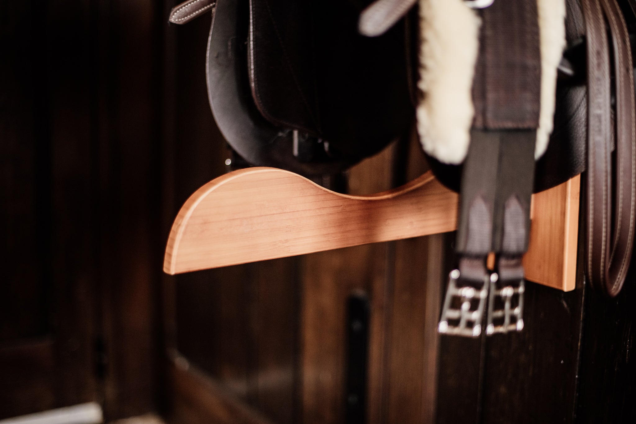 Kentucky saddle rack with two saddle pegs. Made with strong bamboo and finished with a small gold Kentucky logo. This is the perfect piece for any tack room.