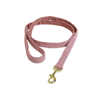 This Kentucky wool lead is super practical and classy. The Dog Lead Wool is the perfect match to the Dog Collar Wool. It is also made out of a very soft wool like fabric on the outside and reinforced with nylon for extra strength. We added a handy loop and practical clip for your comfort. You can wash it in the washing machine at 30° while using a washing bag and do not tumble dry 120cm long