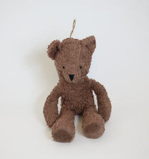 This Relax Horse Toy Bear will become your horse’s best friend in no time! Made out of a soft natural cotton, it is perfectly safe to put into your horse’s stall if he tends to get bored. The inside is filled with a plastic bottle that you can easily replace thanks to the Velcro closure.