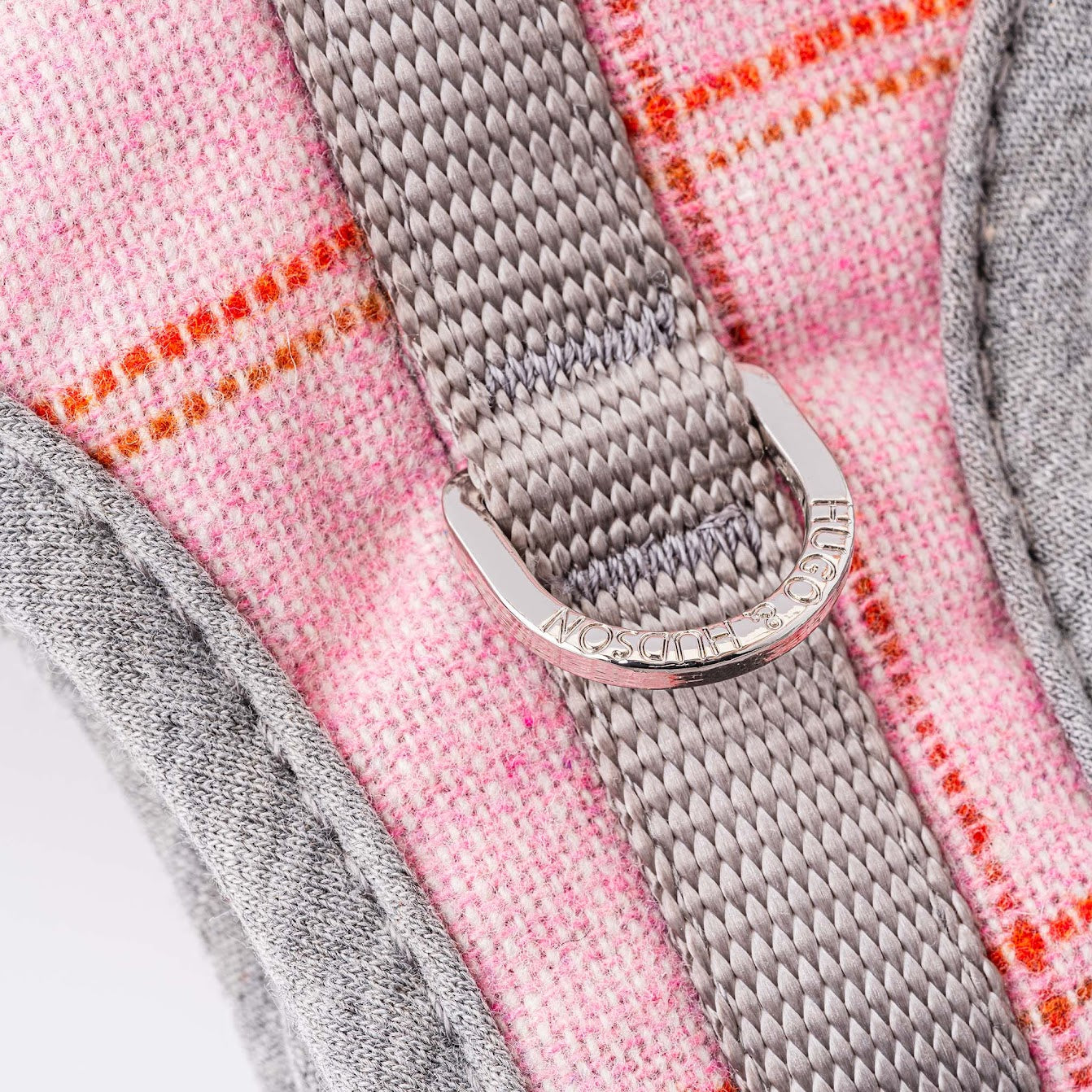 Hugo and Hudson Pink Tweed Harness The pink dog harnesses are designed to help prevent your dog from pulling, whilst reducing pressure on their neck. The harness is designed so your dog will look and feel great, with four different sizes, that are adjustable , are available to get the perfect fit. Complete the pink checked set with the lead, collar and checked herringbone tweed jacket.